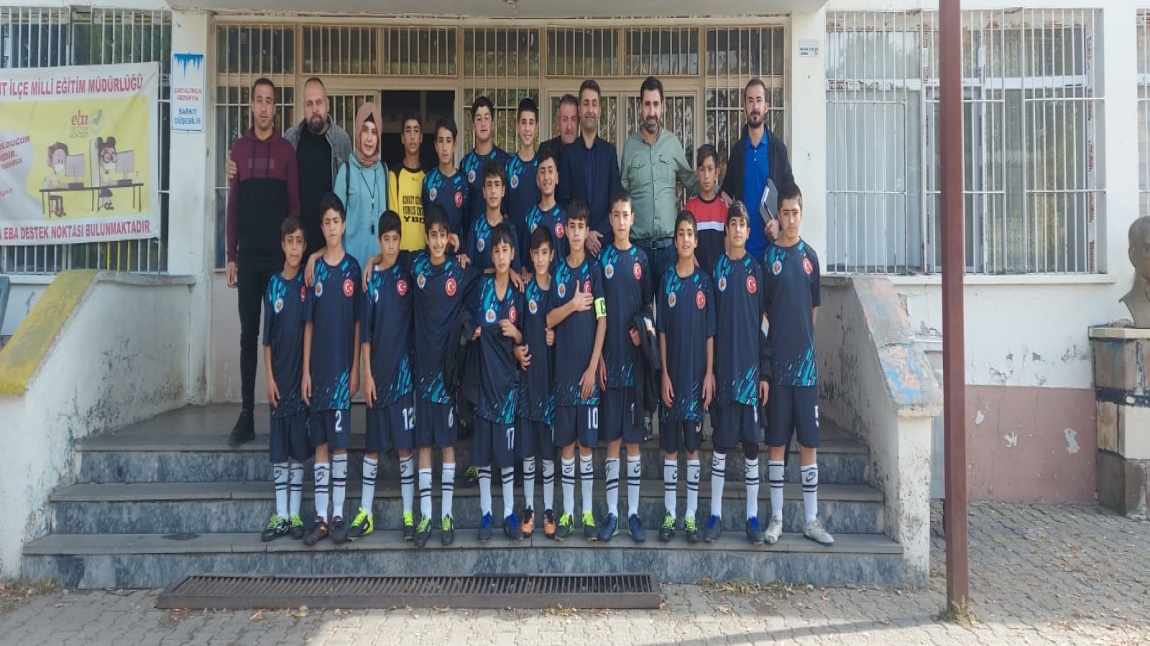 Okulumuz öğrencileri İl merkezinde  düzenlenen futbol turnuvalarına katılım sağlamışlardır. Kübra  Kardaş ve Kasım Ayın Hocalarımıza teşekkür ederiz.